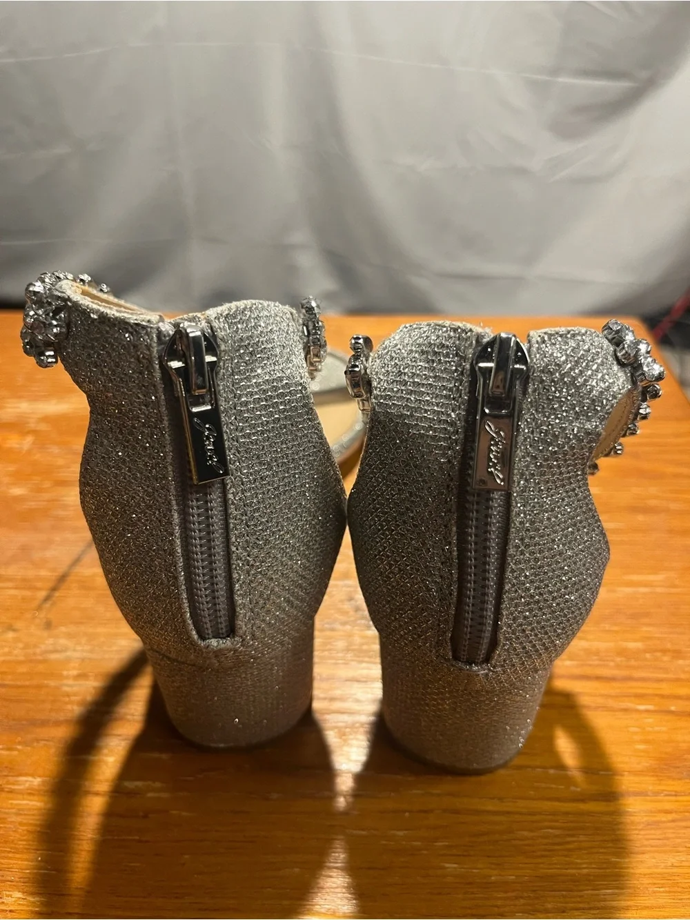 Jewel Badgley Mischka Silver Sparkle Ankle Strap Bradley Sandal Heels SZ 6